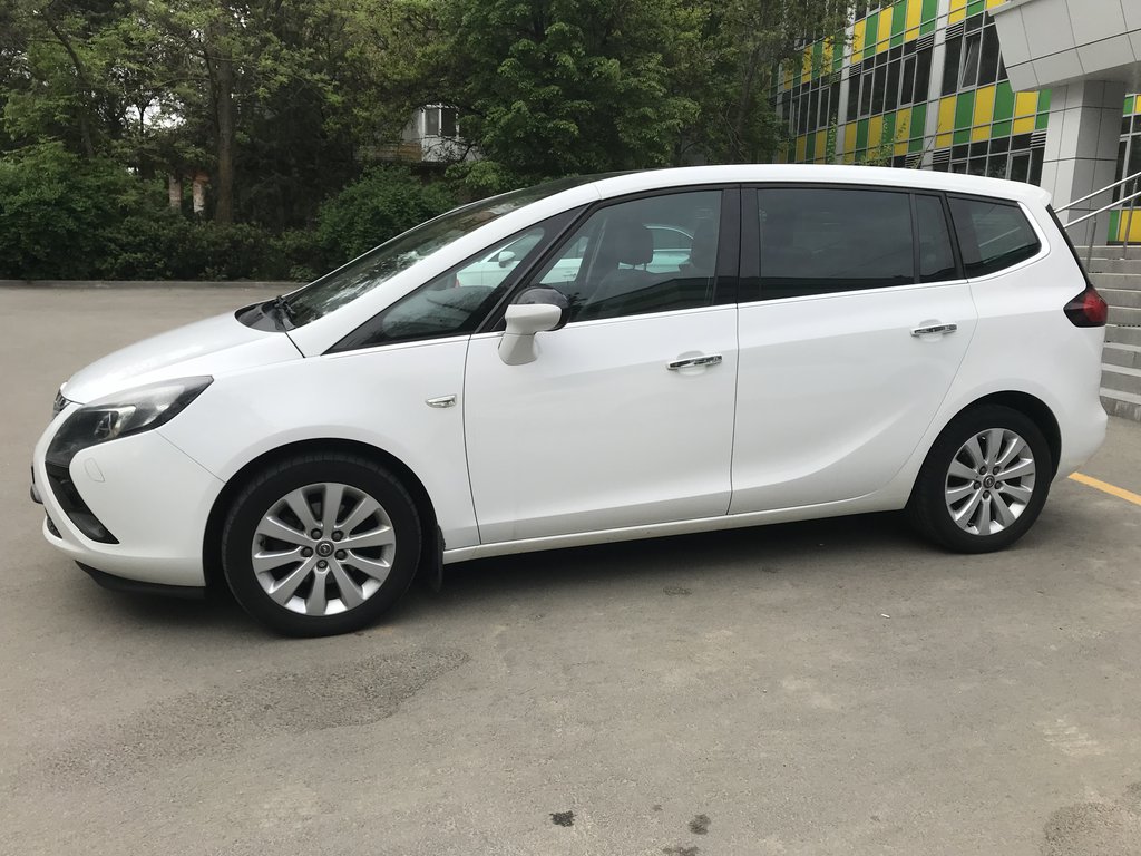 Аренда Opel Zafira #1828 в аэропорту Симферополя, Крым TakeCars.com