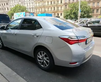 Bilutleie av Toyota Corolla 2018 i i Tsjekkia, inkluderer ✓ Bensin drivstoff og 122 hestekrefter ➤ Starter fra 47 EUR per dag.