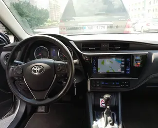 Toyota Corolla 2018 k dispozici k pronájmu v Praze, s omezením ujetých kilometrů neomezené.