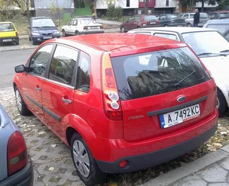 在 在保加利亚 租赁 Ford Fiesta 2007 汽车，特点包括 ✓ 使用 Petrol 燃料和 70 马力 ➤ 起价 10 EUR 每天。