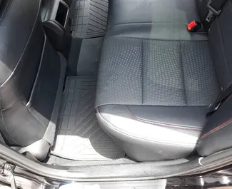 Toyota Camry 2013 在 在第比利斯 可租赁，具有 unlimited 里程限制。