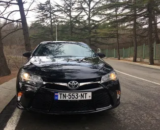 Toyota Camry 2017 auto rentimine Gruusias, sisaldab ✓ Bensiin kütust ja 170 hobujõudu ➤ Alates 120 GEL päevas.