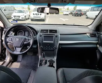 Toyota Camry udlejning. Komfort, Premium Bil til udlejning i Georgien ✓ Depositum på 200 GEL ✓ TPL, CDW, SCDW, Passagerer, Tyveri forsikringsmuligheder.