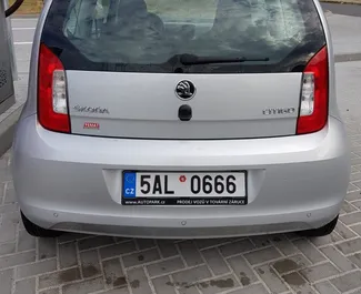 Najem avtomobila Skoda Citigo 2016 v na Češkem, z značilnostmi ✓ gorivo Bencin in 60 konjskih moči ➤ Od 41 EUR na dan.