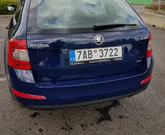 Skoda Octavia Combi 2015 auton vuokraus Tšekissä, sisältää ✓ Bensiini polttoaineen ja 90 hevosvoimaa ➤ Alkaen 72 EUR päivässä.