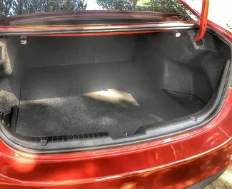 트빌리시에서에서 사용 가능한 전면 드라이브 시스템이 장착된 Mazda 6 2015.