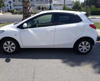 Vooraanzicht van een huurauto Mazda Demio in Larnaca, Cyprus ✓ Auto #772. ✓ Transmissie Automatisch TM ✓ 0 beoordelingen.