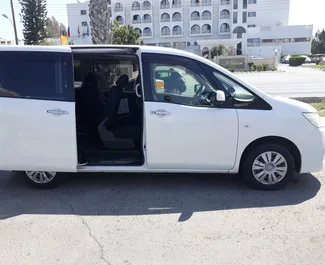Auton vuokraus Nissan Serena #789 Automaattinen Larnakassa, varustettuna 2,0L moottorilla ➤ Panicosltä Kyproksella.