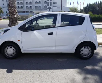 Sprednji pogled najetega avtomobila Chevrolet Spark v v Larnaki, Ciper ✓ Avtomobil #767. ✓ Menjalnik Priročnik TM ✓ Mnenja 0.
