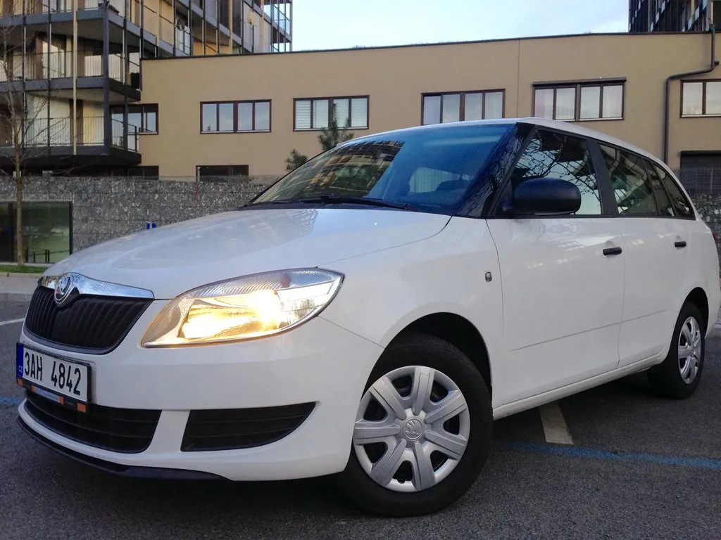 Аренда Skoda Fabia Combi #615 в Праге, Чехия ➤ TakeCars.com