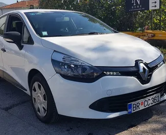 Predný pohľad na prenajaté auto Renault Clio 4 v v Bare, Čierna Hora ✓ Auto č. 531. ✓ Prevodovka Manuálne TM ✓ Hodnotenia 13.