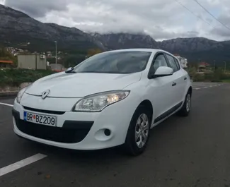 Sprednji pogled najetega avtomobila Renault Megane v v Baru, Črna gora ✓ Avtomobil #988. ✓ Menjalnik Priročnik TM ✓ Mnenja 22.