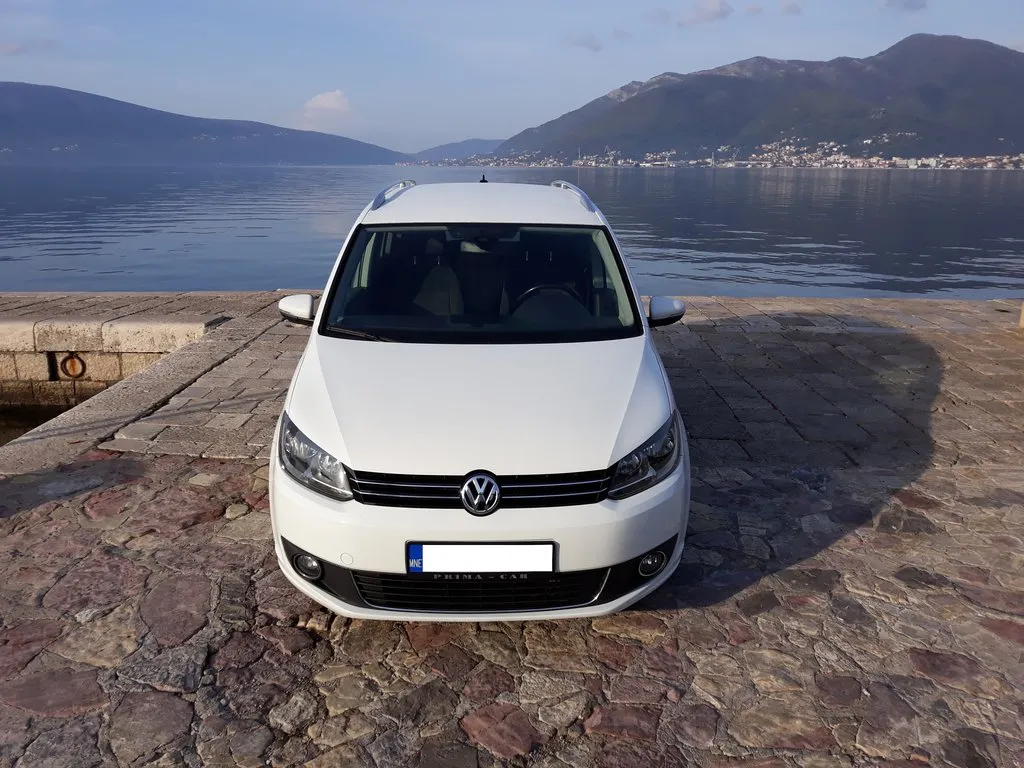 Аренда Volkswagen Touran #1039 в Тивате, Черногория ➤ TakeCars.com