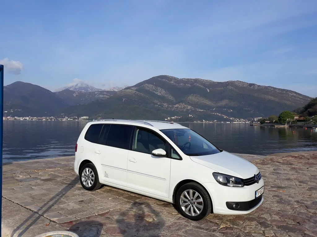 Аренда Volkswagen Touran #1039 в Тивате, Черногория ➤ TakeCars.com