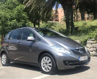 Vooraanzicht van een huurauto Mercedes-Benz A180 cdi in Rafailovici, Montenegro ✓ Auto #497. ✓ Transmissie Automatisch TM ✓ 6 beoordelingen.