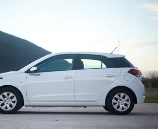 Hyundai i20 2018 araç kiralama Karadağ'da, ✓ Benzin yakıt ve 84 beygir gücü özellikleriyle ➤ Günde başlayan fiyatlarla 17 EUR.