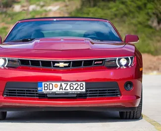 Prenájom auta Chevrolet Camaro Cabrio 2015 v v Čiernej Hore, s vlastnosťami ✓ palivo Benzín a výkon 328 koní ➤ Od 90 EUR za deň.