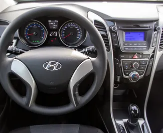 Motor Gasolina de 1,6L de Hyundai i30 2016 para alquilar en en Budva.