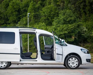 Volkswagen Caddy Maxi 2013 için kiralık Dizel 1,6L motor, Budva'da.