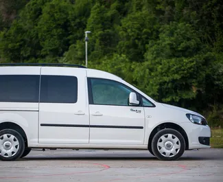租车 Volkswagen Caddy Maxi #1111 Automatic 在 在布德瓦，配备 1.6L 发动机 ➤ 来自 尼古拉 在黑山。