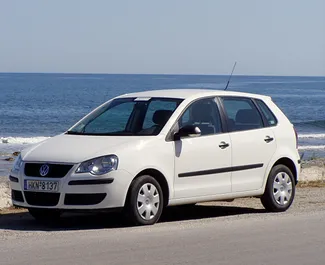 Frontvisning af en udlejnings Volkswagen Polo på Kreta, Grækenland ✓ Bil #1117. ✓ Manual TM ✓ 3 anmeldelser.
