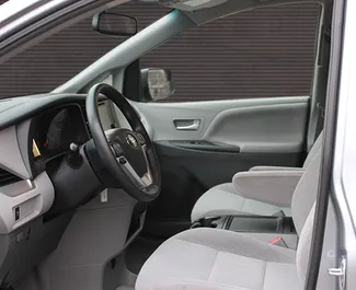 Toyota Sienna - автомобіль категорії Комфорт, Мінівен напрокат у Вірменії ✓ Депозит у розмірі 400 USD ✓ Страхування: ОСЦПВ, СВУПЗ, ПСВУПЗ, Пасажири, Від крадіжки, З виїздом.