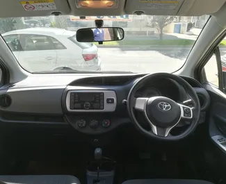 Motor Gasolina de 1,3L de Toyota Vitz 2017 para alquilar en en Limassol.
