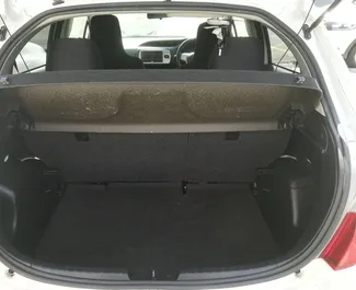 Toyota Vitz 2017 disponible à la location à Limassol, avec une limite de kilométrage de illimité.