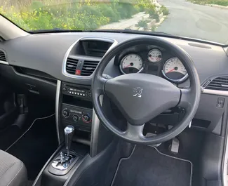 Vermietung Peugeot 207cc. Komfort, Cabrio Fahrzeug zur Miete auf Zypern ✓ Kaution Keine Kaution ✓ Versicherungsoptionen KFZ-HV, TKV, VKV Plus.