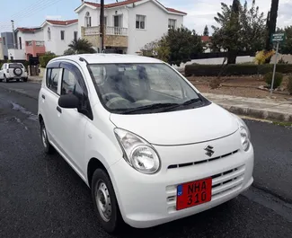 Sprednji pogled najetega avtomobila Suzuki Alto v v Pafosu, Ciper ✓ Avtomobil #1214. ✓ Menjalnik Samodejno TM ✓ Mnenja 2.