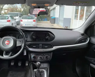 크레타에서에서 대여 가능한 Petrol 1.4L 엔진의 Fiat Tipo 2018.