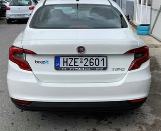 Vermietung Fiat Tipo. Wirtschaft, Komfort Fahrzeug zur Miete in Griechenland ✓ Kaution Einzahlung von 300 EUR ✓ Versicherungsoptionen KFZ-HV, TKV.