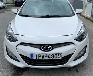 Vuokra-auton etunäkymä Hyundai i30 Kreetalla, Kreikka ✓ Auto #1258. ✓ Vaihteisto Manuaalinen TM ✓ Arvostelut 0.