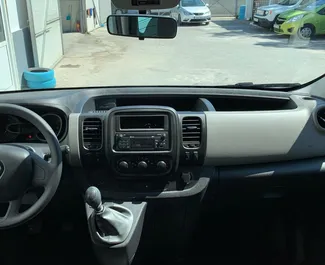 Renault Trafic 2017 διαθέσιμο για ενοικίαση στην Κρήτη, με όριο χιλιομέτρων απεριόριστο.