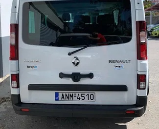 Dīzeļdegviela 1,6L dzinējs Renault Trafic 2017 nomai Krētā.