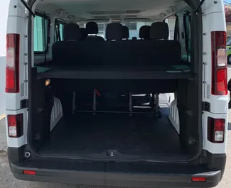 Renault Trafic 2017 搭载 Front drive 系统，在克里特岛 可用。