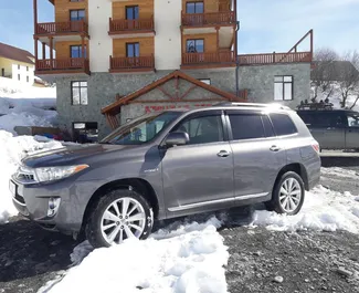 Vue de face d'une location Toyota Highlander à Tbilissi, Géorgie ✓ Voiture #1248. ✓ Automatique TM ✓ 7 avis.