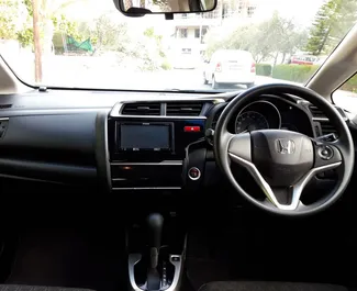 Honda Fit 2018 için kiralık Benzin 1,4L motor, Limasol'da.