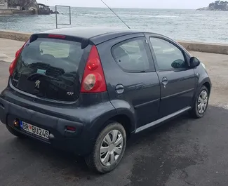 Peugeot 107 2013 autóbérlés Montenegróban, jellemzők ✓ Benzin üzemanyag és 70 lóerő ➤ Napi 14 EUR-tól kezdődően.
