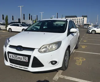 Nomas automašīnas priekšskats Ford Focus Simferopoles lidostā, Krima ✓ Automašīna #1393. ✓ Pārnesumu kārba Automātiskais TM ✓ Atsauksmes 0.