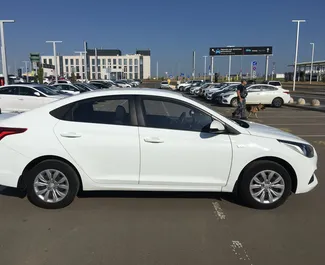 Wynajmij Hyundai Solaris 2018 na Krymie. Paliwo: Benzyna. Moc: 123 KM ➤ Koszt od 2550 RUB za dobę.