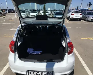 Datsun Mi-do bérlése. Gazdaságos típusú autó bérlése a Krímben ✓ Letét 10000 RUB ✓ Biztosítási opciók: TPL, CDW, Lopás, Külföldön.