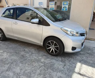 Location de voiture Toyota Yaris #1505 Manuelle à Paphos, équipée d'un moteur 1,0L ➤ De Liana à Chypre.