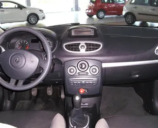 Renault Clio 3 2013 autóbérlés Görögországban, jellemzők ✓ Benzin üzemanyag és 70 lóerő ➤ Napi 44 EUR-tól kezdődően.
