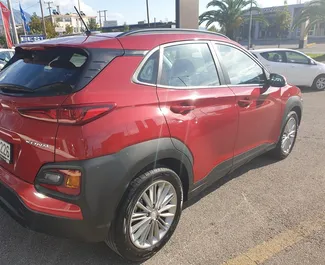 Hyundai Kona 2019 automašīnas noma Grieķijā, iezīmes ✓ Benzīns degviela un 120 zirgspēki ➤ Sākot no 61 EUR dienā.