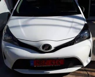 Прокат машини Toyota Vitz #274 (Автомат) в Лімасолі, з двигуном 1,3л. Бензин ➤ Безпосередньо від Лео на Кіпрі.