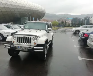 Frontvisning af en udlejnings Jeep Wrangler i Tbilisi, Georgien ✓ Bil #1342. ✓ Automatisk TM ✓ 0 anmeldelser.
