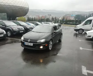 Sprednji pogled najetega avtomobila Volkswagen Eos v v Tbilisiju, Georgia ✓ Avtomobil #1738. ✓ Menjalnik Samodejno TM ✓ Mnenja 0.