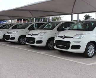 Fiat Panda 2019 automašīnas noma Grieķijā, iezīmes ✓ Benzīns degviela un 70 zirgspēki ➤ Sākot no 18 EUR dienā.