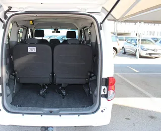 Nissan Evalia 2015 auto rentimine Kreekas, sisaldab ✓ Diisel kütust ja 111 hobujõudu ➤ Alates 52 EUR päevas.